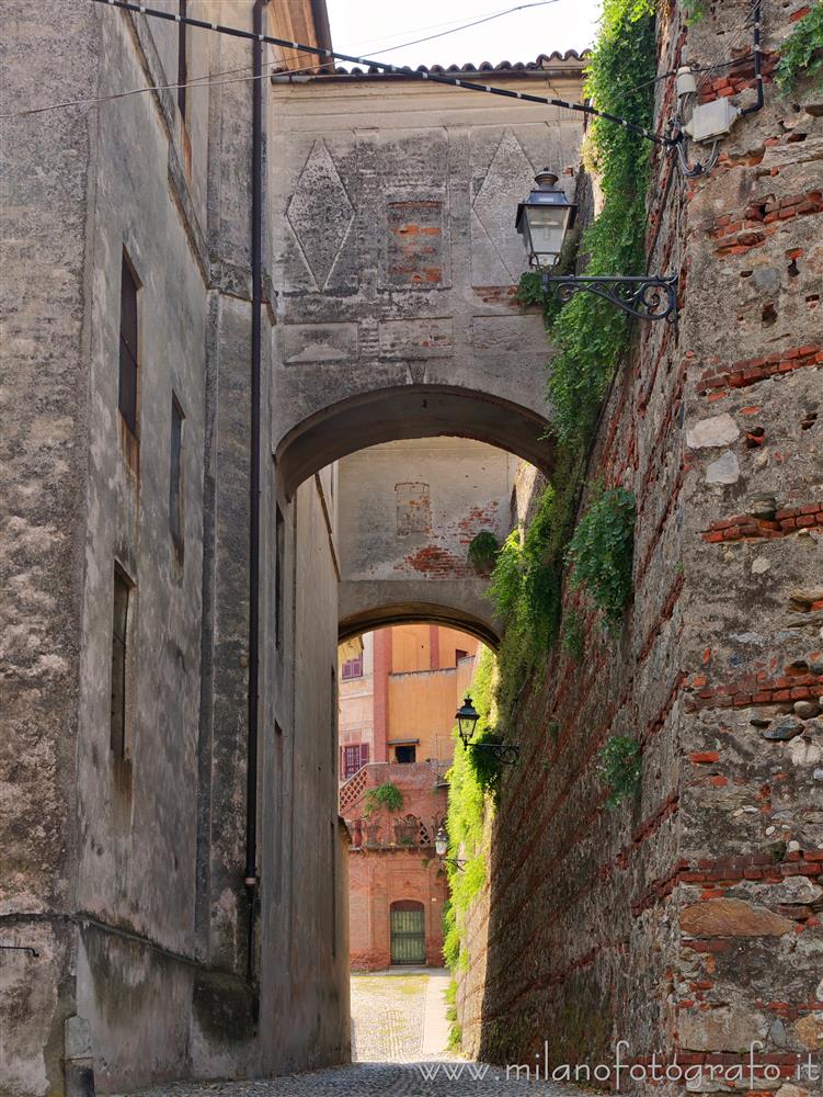 Azeglio (Turin, Italy) - Bottleneck in Castello street